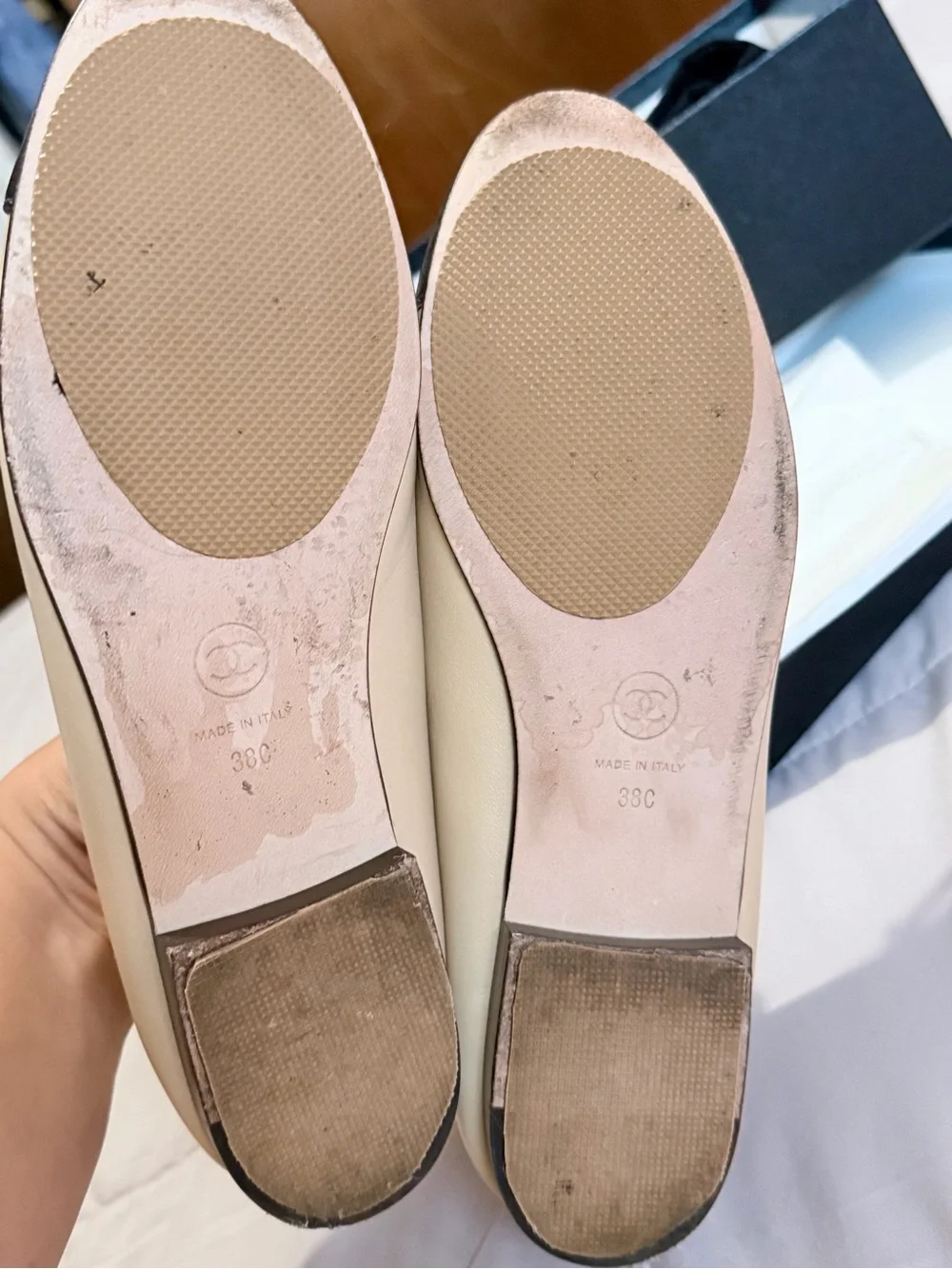 CHANEL Two-Tone Beige and Black Leather Cap-Toe Ballet Flats - Picture 5 of 5